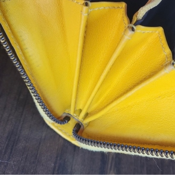 Authentic Gucci Yellow Leather Wallet - Picture 12 of 12